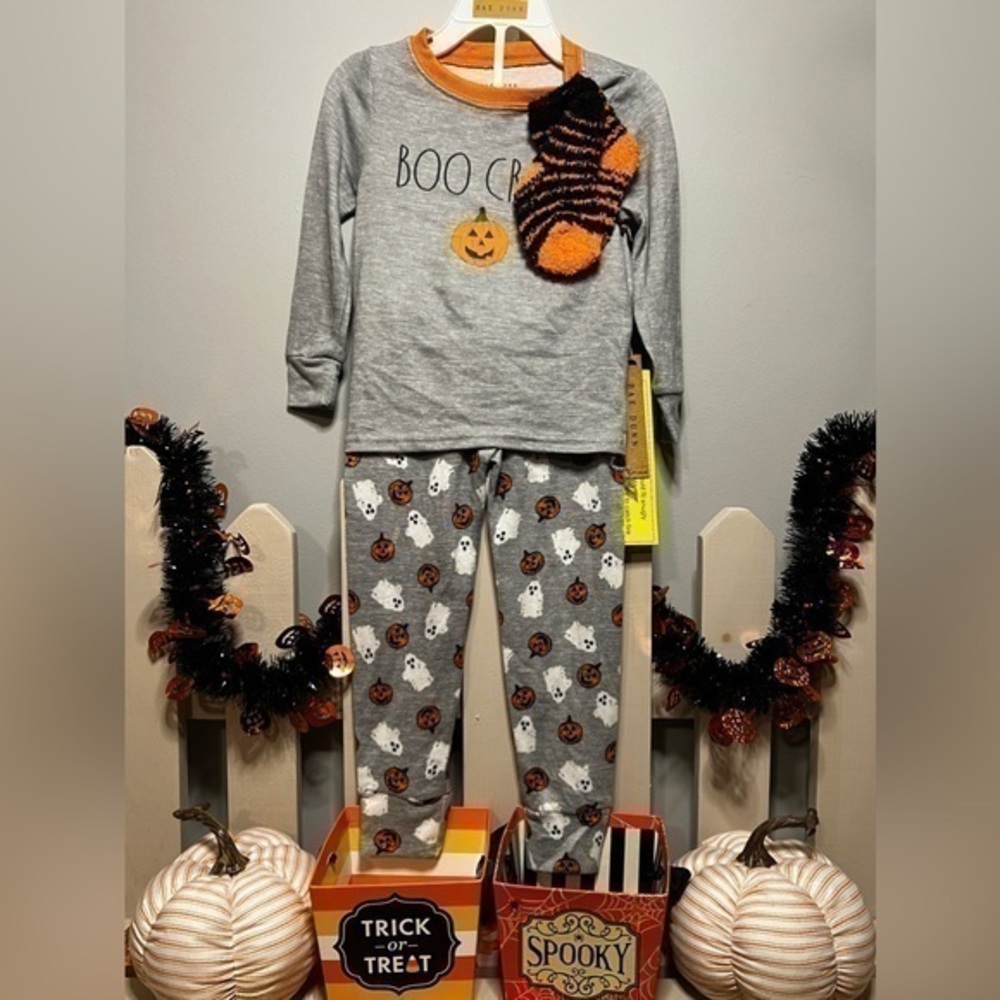 Kid’s Rae Dunn. Halloween Boo Crew Shirt Pants Sock Set Size 4T